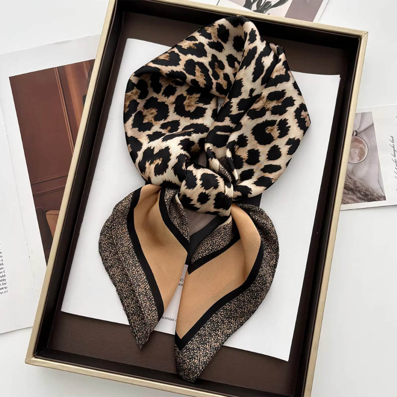 Ascot Neck Scarf - Luxe Luipaard Print Vrouwelijke Satijnen Sjaal