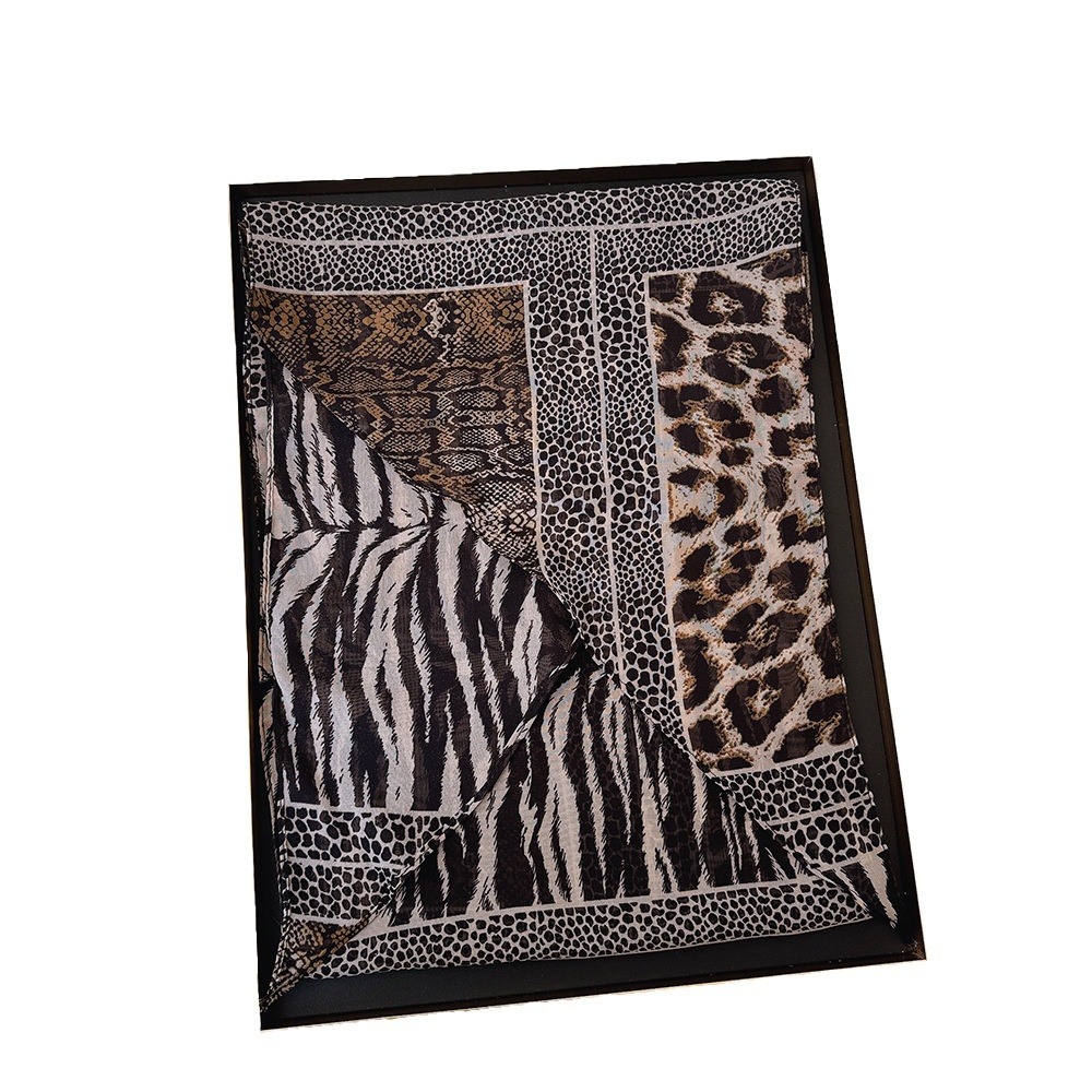 Luipaard Kleine Lange Zijden S - Ascot Neck Scarf recensie en prijs