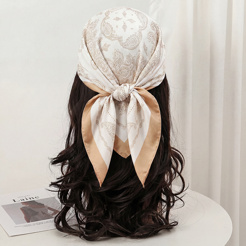 Vintage beige paisley print vi - Ascot Neck Scarf recensie en prijs