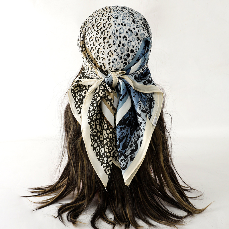 Luxe Zijden Sjaal Dikke Kat Vi - Scarf Silk Square recensie en prijs