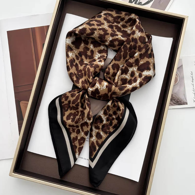Luxe Luipaard Print Vrouwelijk - Ascot Neck Scarf recensie en prijs